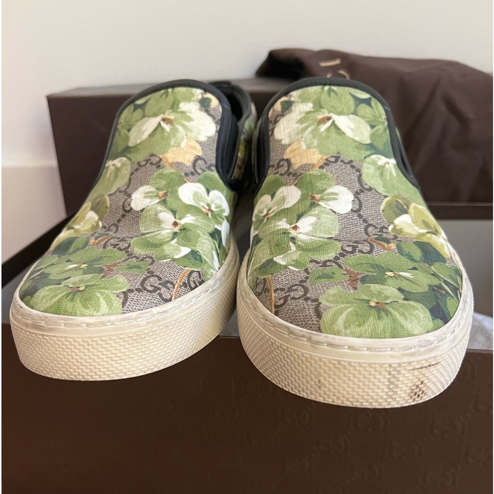 Gucci slippers.Made of canvas, Green Blooms Print flowers.